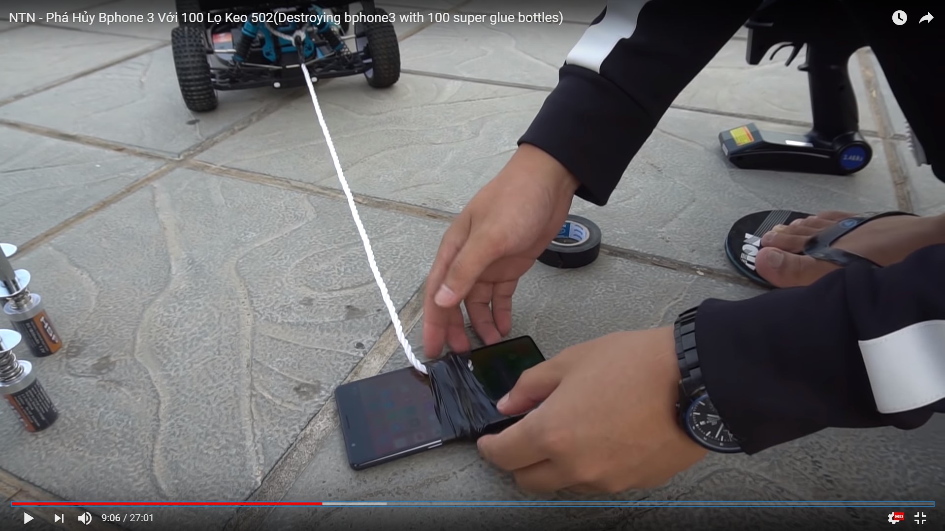 Tra tấn bphone 3 dã man: bị kéo lê tốc độ 90km/h, ngâm trong 100 lọ keo 502 vẫn sống sót