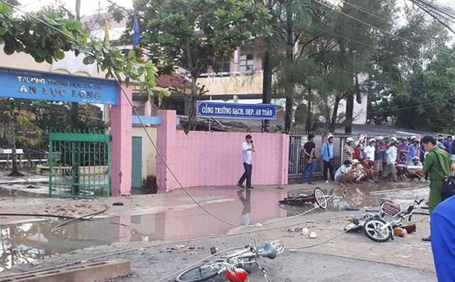 Công an thông tin vụ 6 học sinh bị điện giật khi vừa ra cổng trường, 2 em tử vong