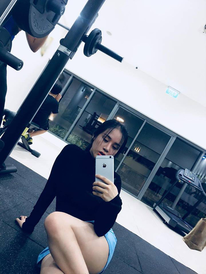 Sau 5 năm ngoan hiền, Bà Tưng bất ngờ sexy trở lại