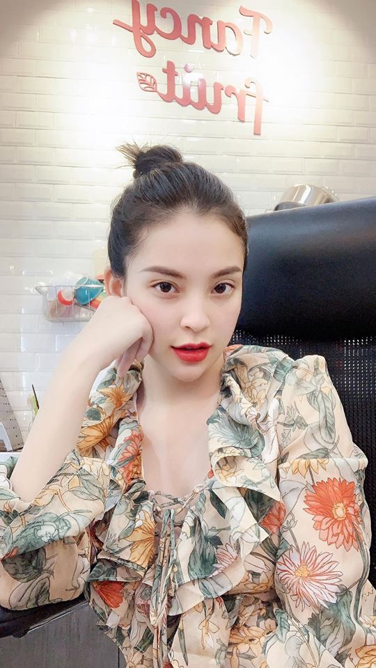 Em họ hậu vệ Bùi Tiến Dũng: Xinh đẹp, có cuộc sống sang chảnh không thua gì Rich Kid