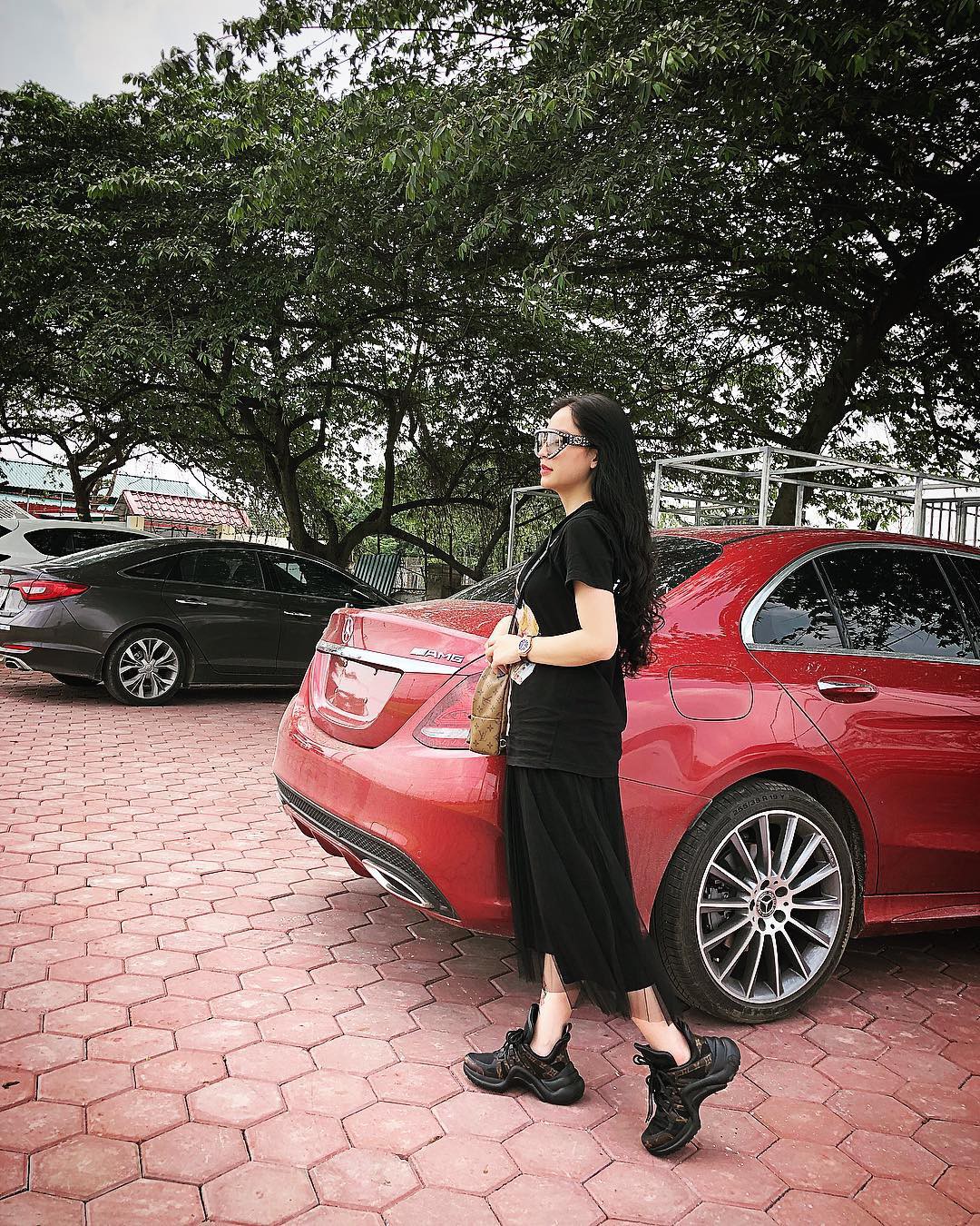 Em họ hậu vệ Bùi Tiến Dũng: Xinh đẹp, có cuộc sống sang chảnh không thua gì Rich Kid