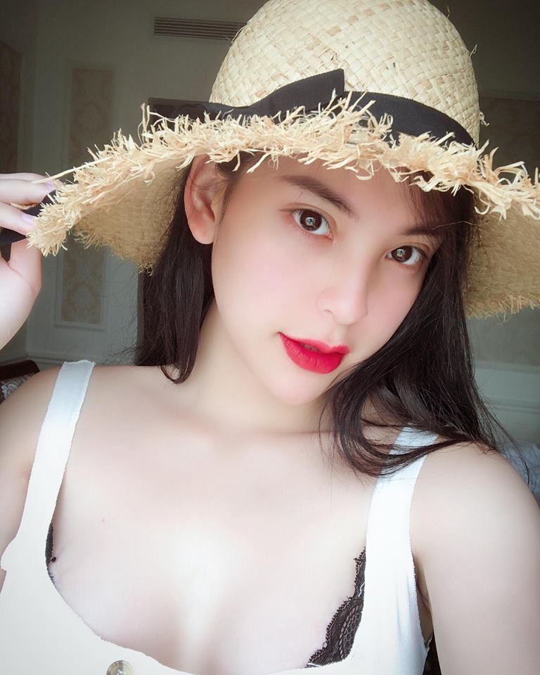 Em họ hậu vệ Bùi Tiến Dũng: Xinh đẹp, có cuộc sống sang chảnh không thua gì Rich Kid