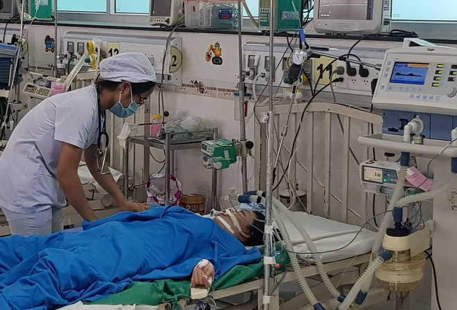 Dạo chơi công viên, bé gái 14 tuổi nguy kịch vì bị điện giật