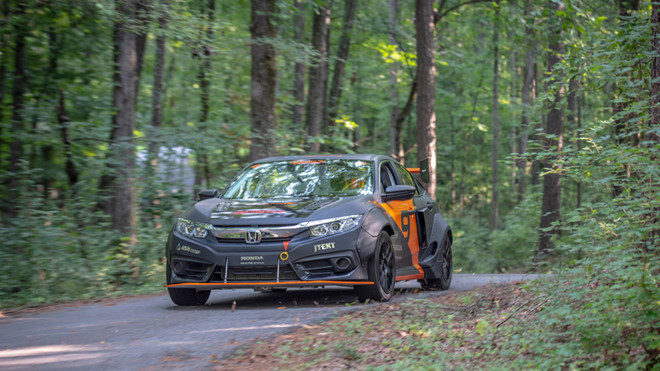 Honda Civic độ tăng tốc ngang Bugatti Chiron