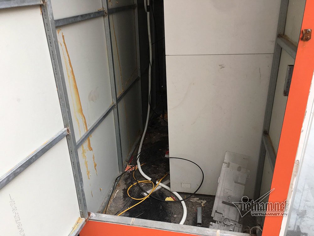 ATM bị gài 10 quả mìn, sơ tán khẩn gần 1.000 công nhân