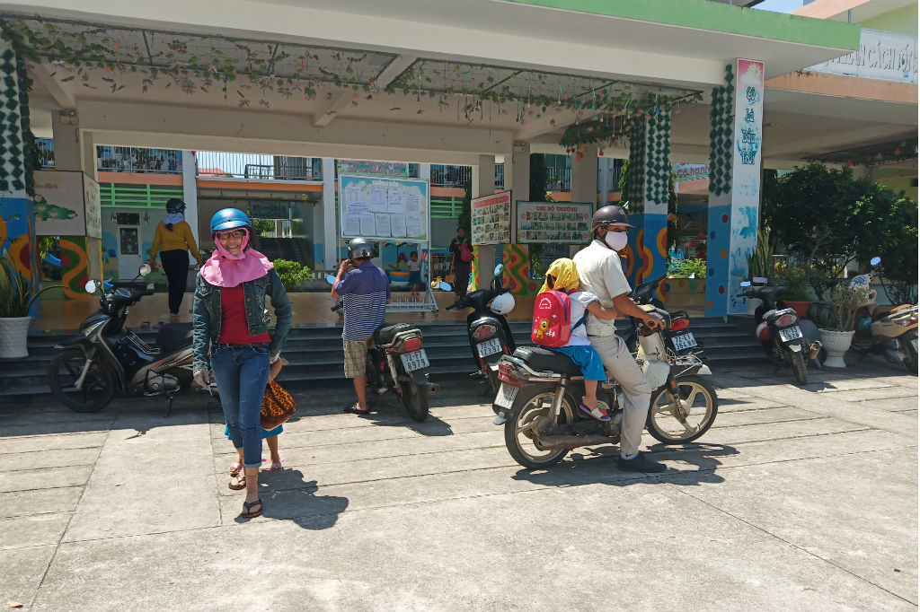 Vụ trẻ ăn cơm mốc, đầu cá: 11 giáo viên tố cáo hiệu trưởng