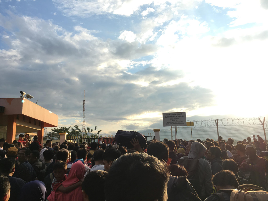 Những du học sinh Việt Nam trở về từ thảm họa sóng thần Indonesia