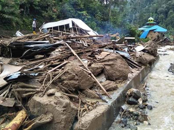 Lũ lụt và lở đất tại Indonesia, ít nhất 21 người thiệt mạng