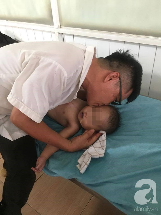 TP.HCM: Mẹ bận bán rau trước nhà, con trai 19 tháng tuổi chúi đầu vào thùng nước ngưng tim