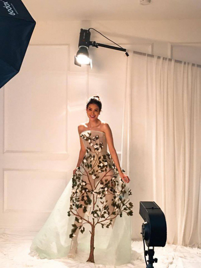 Phạm Hương rò rỉ ảnh vòng 2 to bất thường, quản lý tung bằng chứng phủ nhận