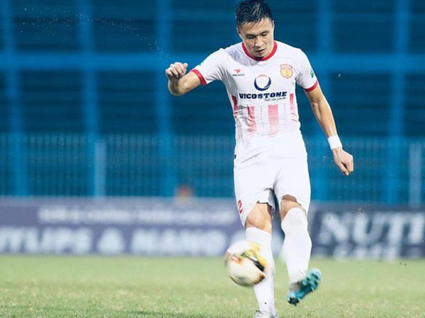 Tân binh của HLV Park Hang-seo nói gì khi giúp Nam Định trụ hạng?