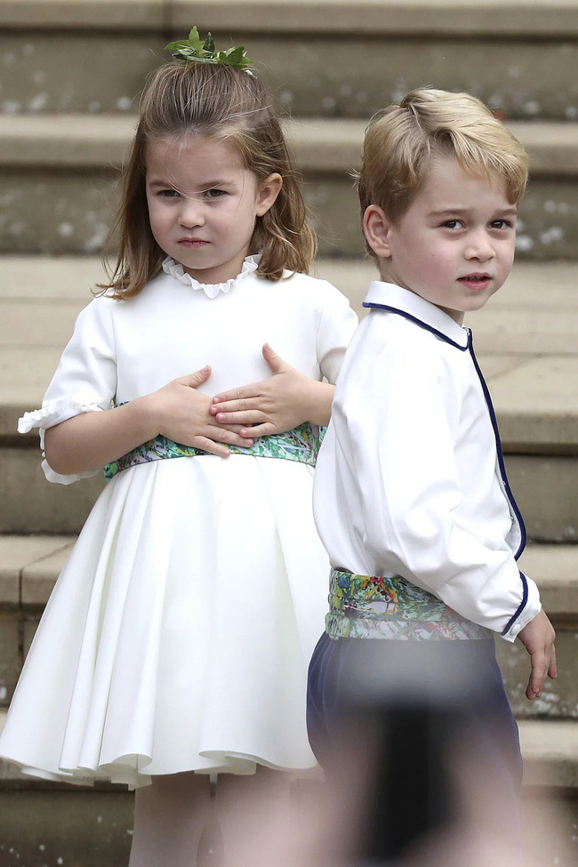 Gió lớn suýt thổi bay dàn phù dâu nhí nhưng hành động đậm chất hoàng gia của Công chúa Charlotte mới đáng chú ý nhất