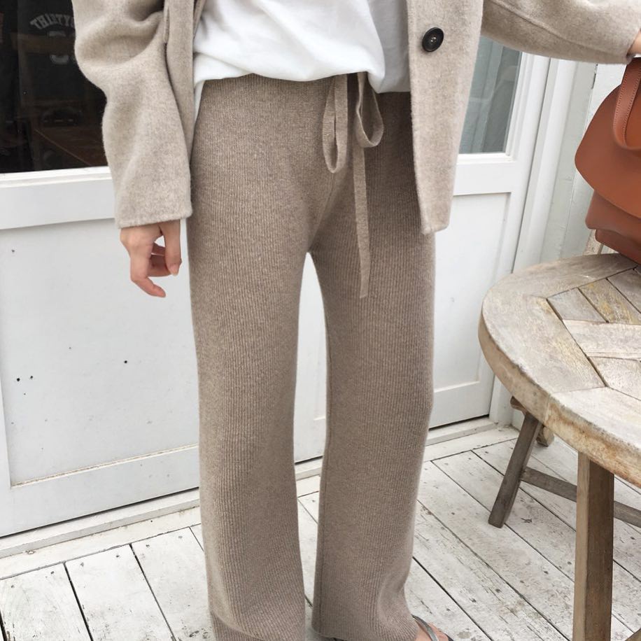 Diện lên vừa tây lại thoải mái tuyệt đối, quần len chính là item mà các nàng cần sắm ngay cho tủ đồ mùa lạnh