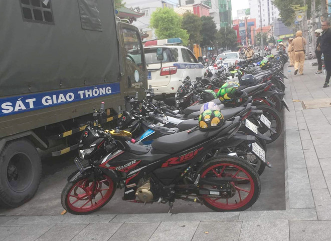 Đi offline, 43 chiếc Suzuki Raider bị bắt ở Bình Dương