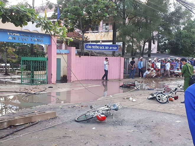 Vụ dây điện rớt khiến 6 HS thương vong: Mọi người gào thét trong bất lực