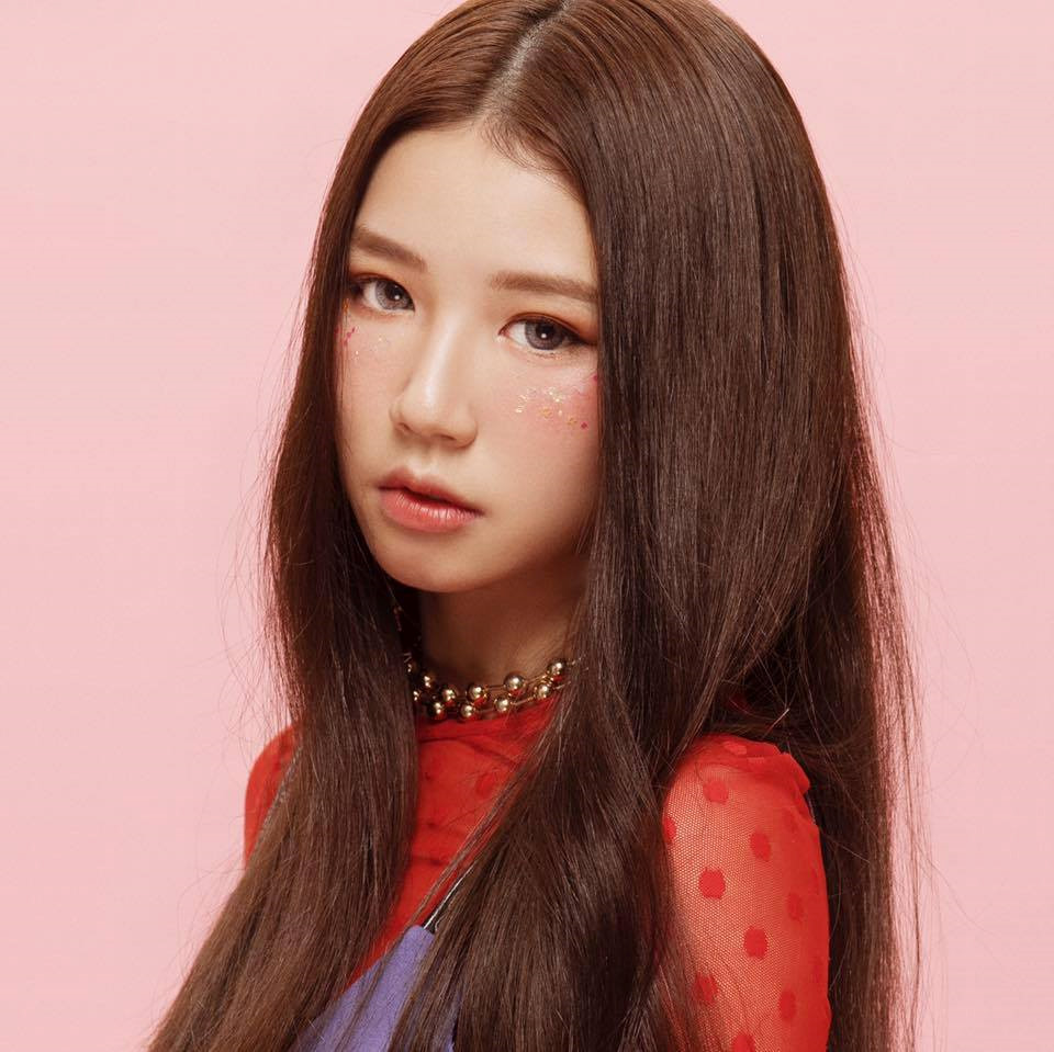 Nhan sắc ngọt ngào của nữ chính MV Hongkong1 sinh năm 2000