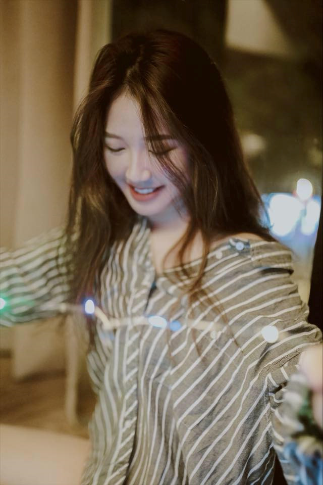 Nhan sắc ngọt ngào của nữ chính MV Hongkong1 sinh năm 2000