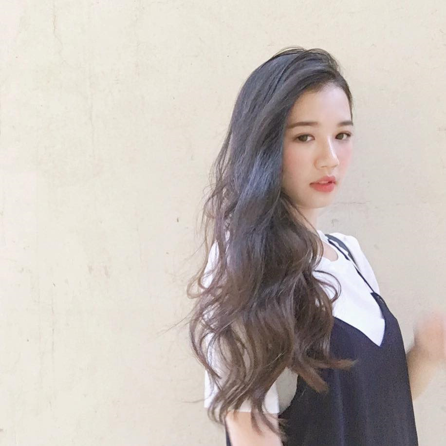 Nhan sắc ngọt ngào của nữ chính MV Hongkong1 sinh năm 2000