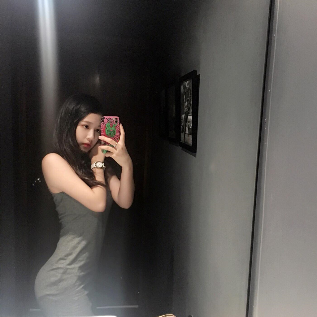 Nhan sắc ngọt ngào của nữ chính MV Hongkong1 sinh năm 2000