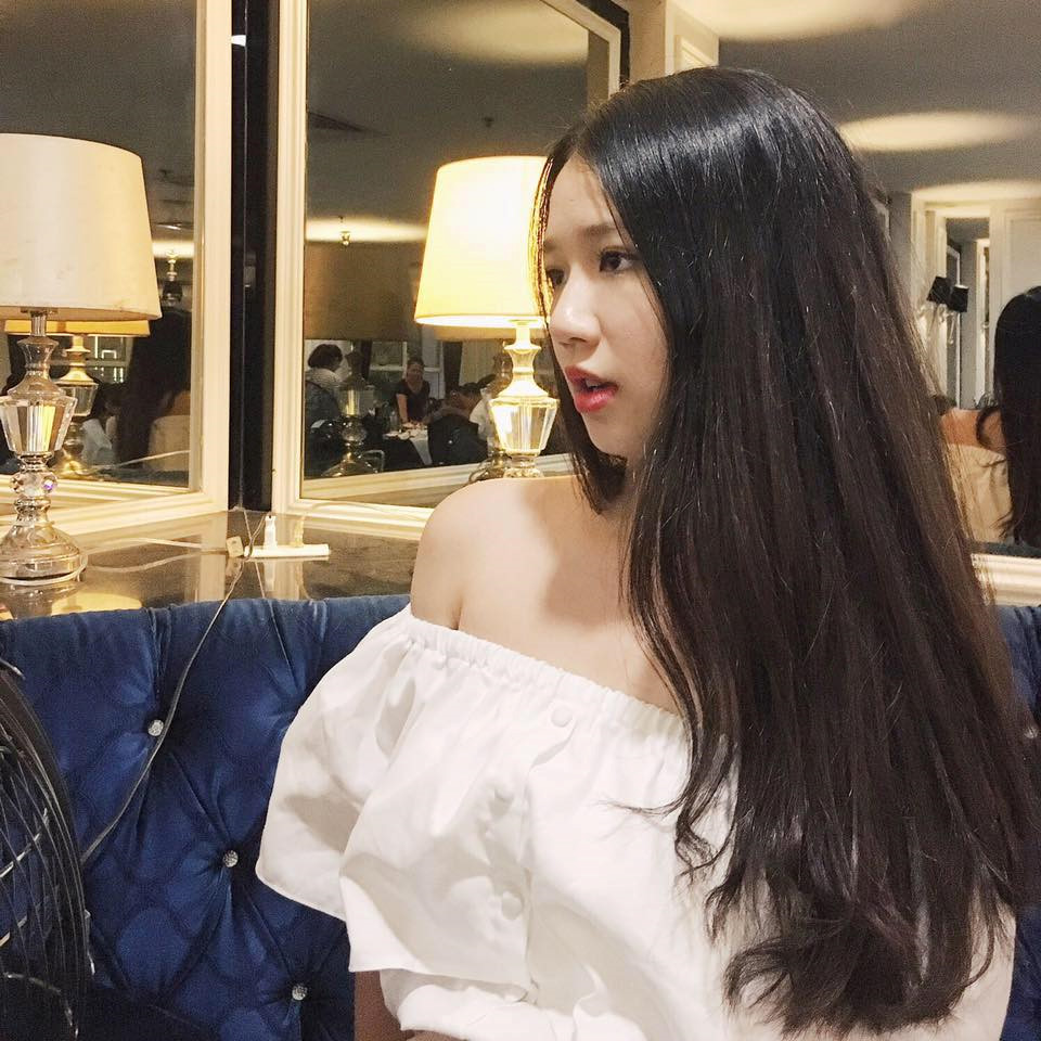 Nhan sắc ngọt ngào của nữ chính MV Hongkong1 sinh năm 2000