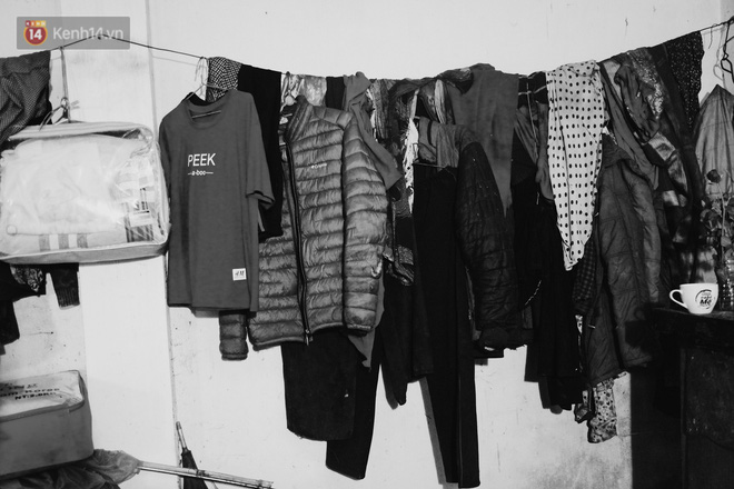 Ở Hà Nội, có một người mẹ mù gần 90 tuổi vẫn ngày đêm chăm đứa con gái điên: Còn sống được lúc nào, thì tôi còn nuôi nó