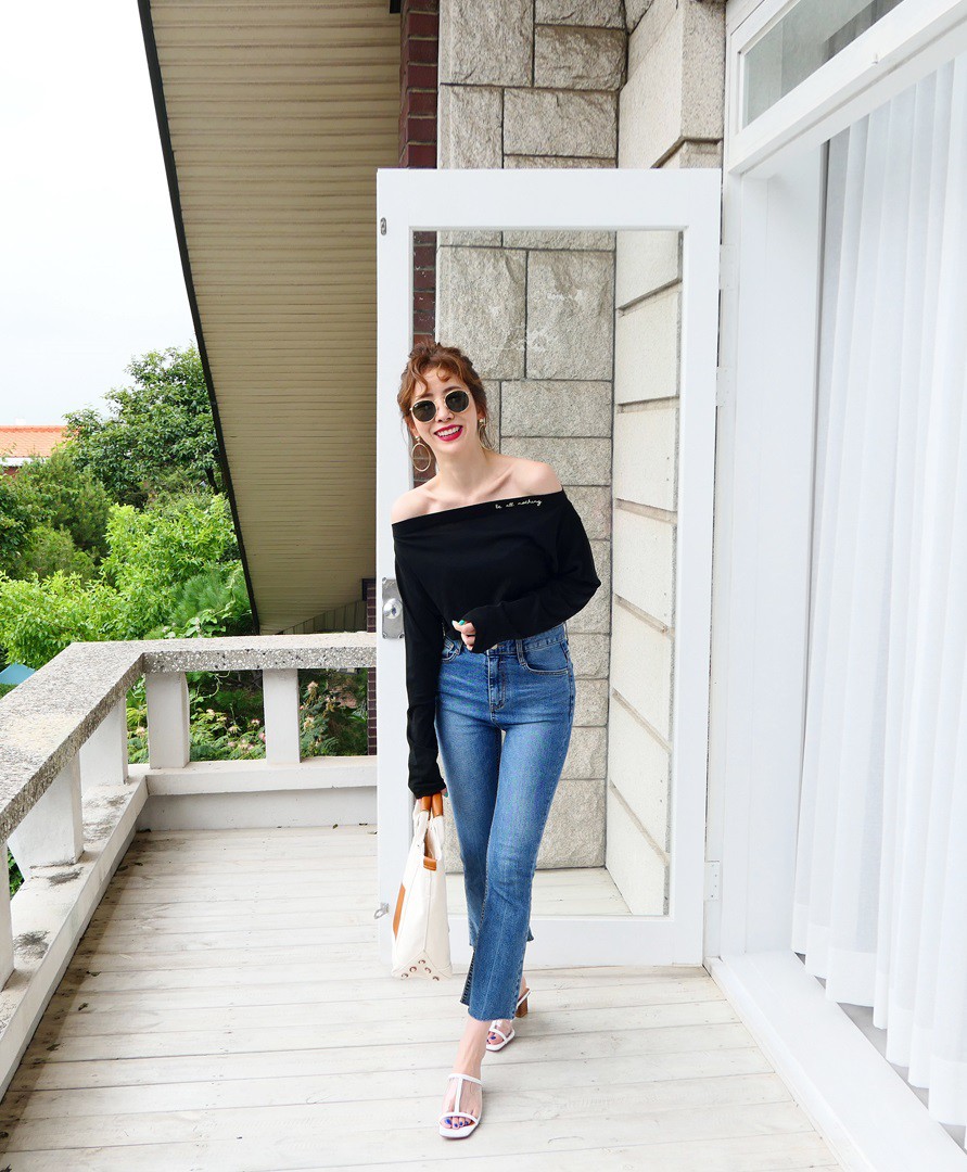 5 kiểu áo thun dài tay hoàn hảo cho những ngày nóng lạnh thất thường, diện lên sành điệu và trẻ trung hết mực