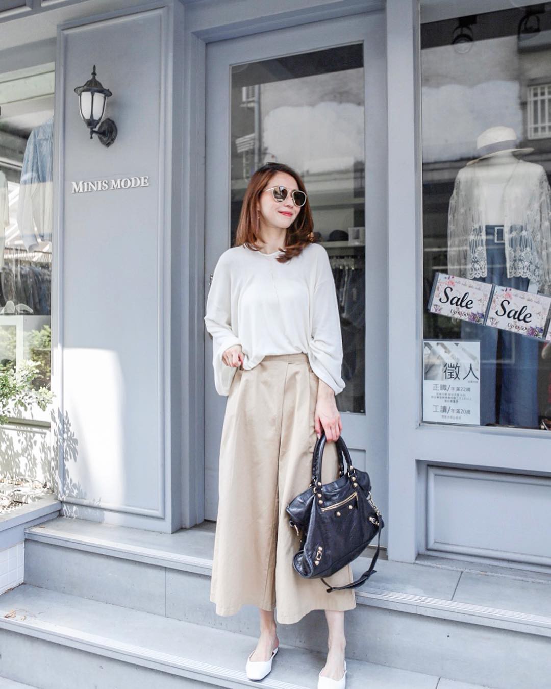 5 kiểu áo thun dài tay hoàn hảo cho những ngày nóng lạnh thất thường, diện lên sành điệu và trẻ trung hết mực