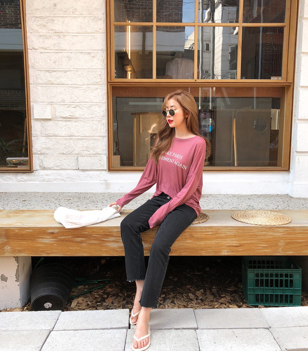 5 kiểu áo thun dài tay hoàn hảo cho những ngày nóng lạnh thất thường, diện lên sành điệu và trẻ trung hết mực