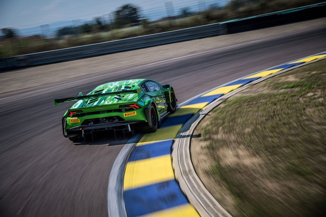Lamborghini Huracán GT3 Evo - Khi sư tử mọc thêm cánh
