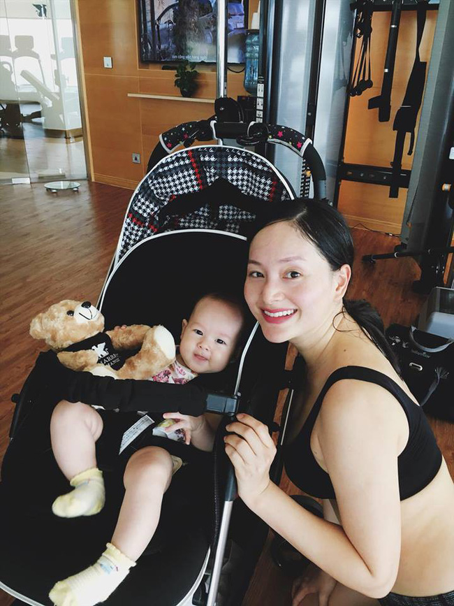 Mẹ bỉm sữa kiểu Lan Phương: Đưa cả con gái 5 tháng tuổi vào phòng tập thể hình