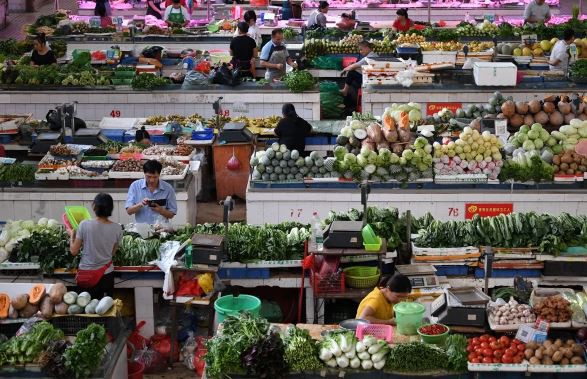 Lún sâu trong nợ nần, dân trung lưu Trung Quốc càng tuyệt vọng trước chiến tranh thương mại