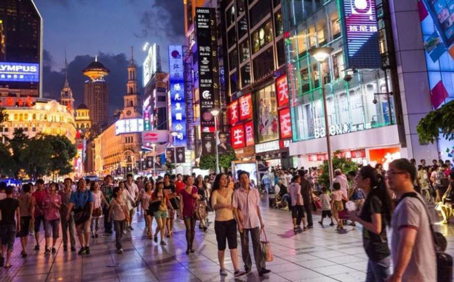 Lún sâu trong nợ nần, dân trung lưu Trung Quốc càng tuyệt vọng trước chiến tranh thương mại