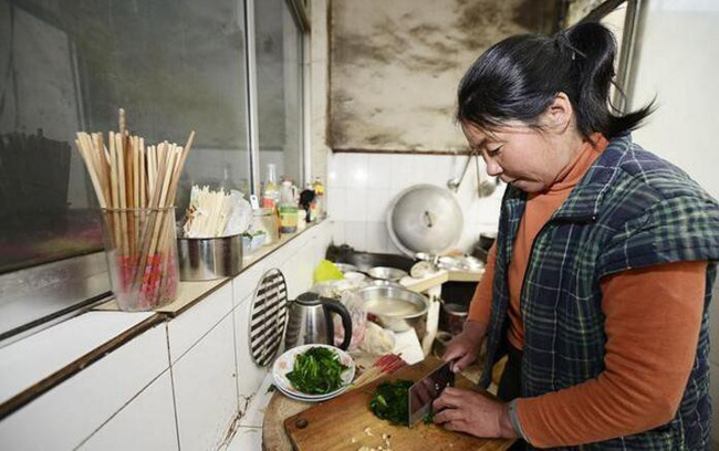 Người phụ nữ bị ung thư dạ dày giai đoạn cuối chỉ vì thói quen nấu ăn mà rất nhiều người cũng thường làm
