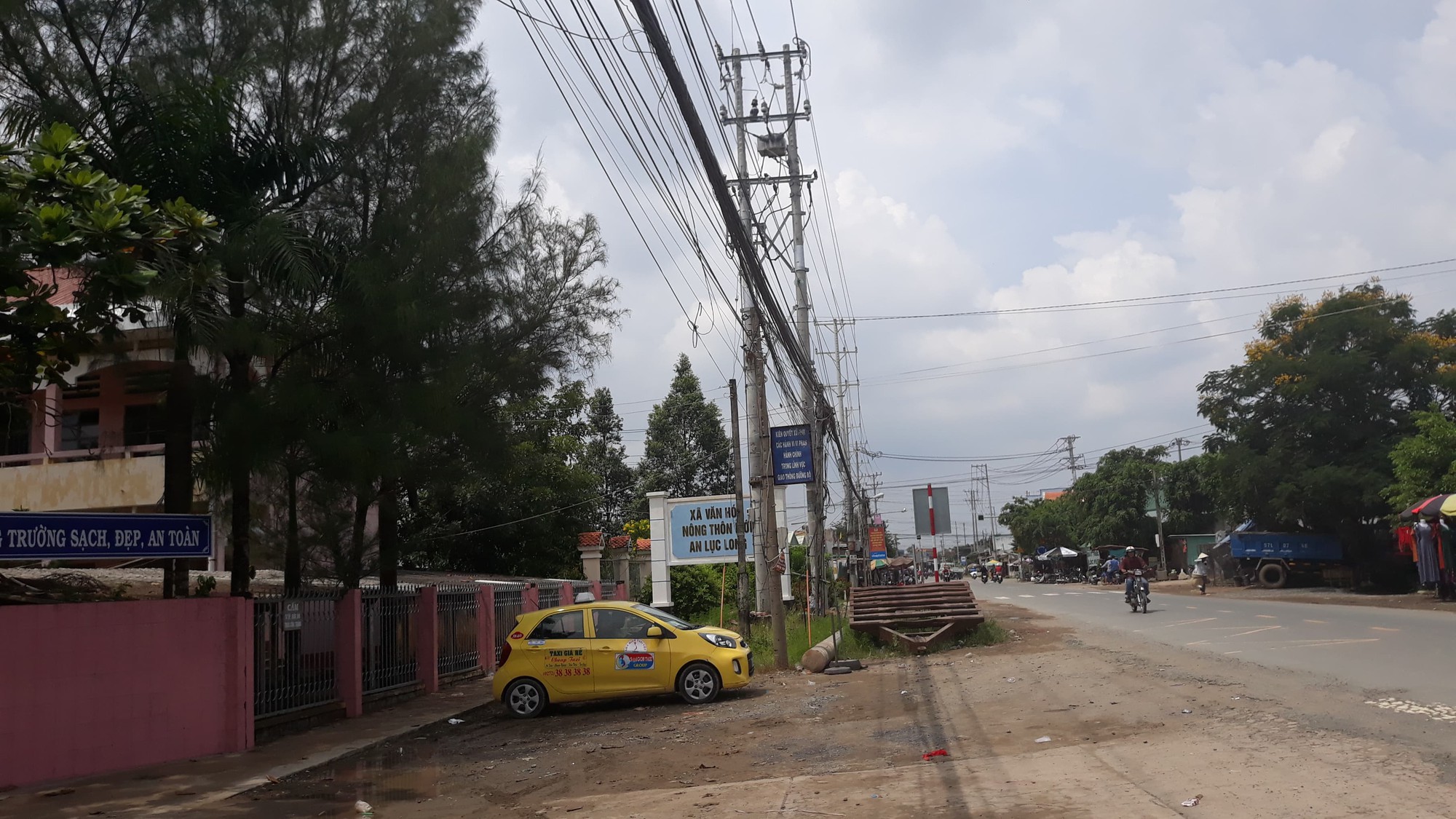 Tang thương nối tiếp trong vụ 2 học sinh tử vong vì dây điện rơi trúng: Ông ngoại qua đời khi hay tin dữ, đám hỏi chị gái thành lễ tang em trai