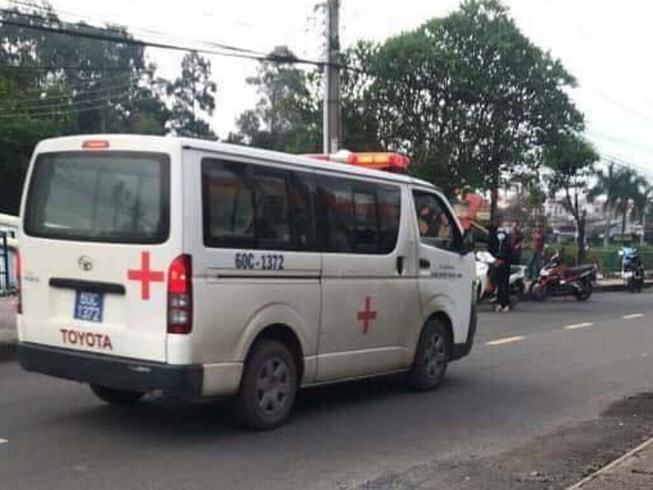 Chèo thuyền trên hồ, hai học sinh cấp 3 tử nạn