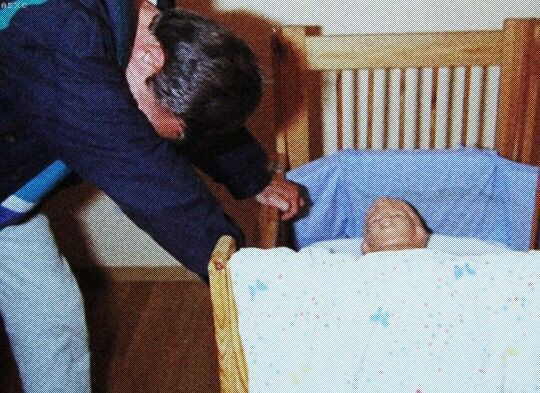 Ông bố gục khóc trước tội ác tày trời của mình và bản án gây phẫn nộ khi đánh đổi bằng 4 mạng người