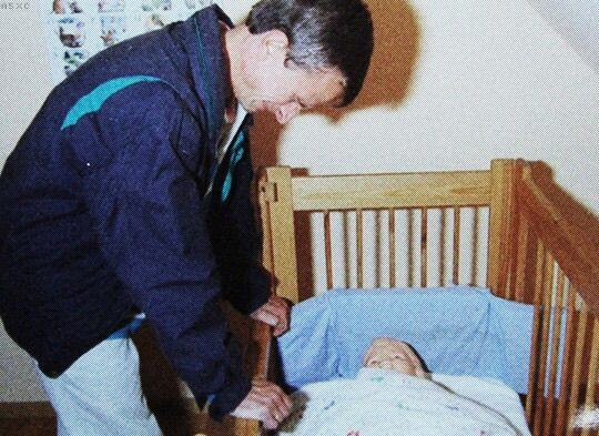 Ông bố gục khóc trước tội ác tày trời của mình và bản án gây phẫn nộ khi đánh đổi bằng 4 mạng người