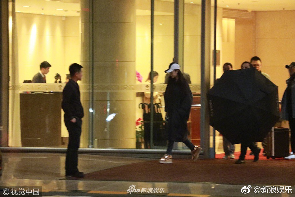 Phạm Băng Băng chính thức lộ diện sau scandal, lặng lẽ xuất hiện nhưng vẫn khí chất ngút ngàn