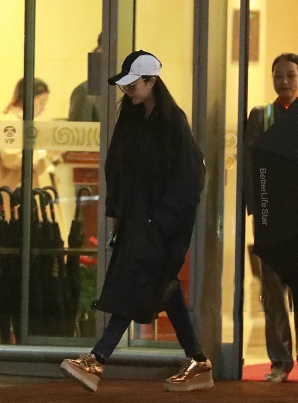 Phạm Băng Băng chính thức lộ diện sau scandal, lặng lẽ xuất hiện nhưng vẫn khí chất ngút ngàn Phạm Băng Băng chính thức lộ diện sau scandal, lặng lẽ xuất hiện nhưng vẫn khí chất ngút ngàn