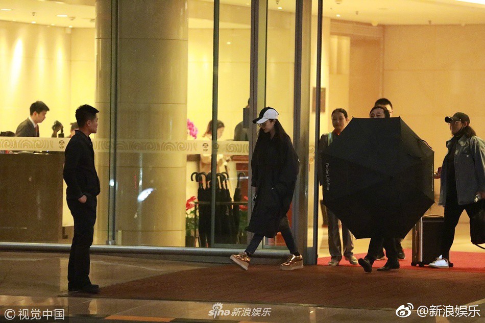 Phạm Băng Băng chính thức lộ diện sau scandal, lặng lẽ xuất hiện nhưng vẫn khí chất ngút ngàn