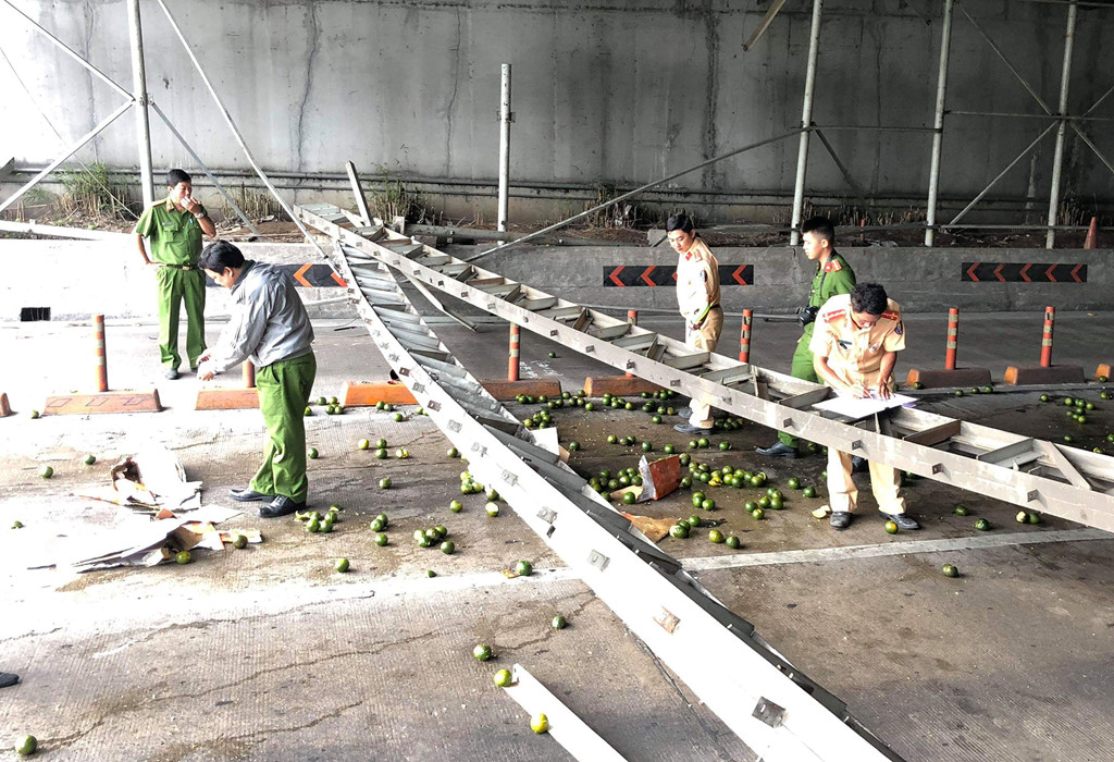 Hiện trường vụ sập giàn giáo trước hầm Thủ Thiêm