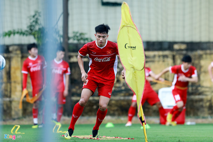 HLV Park Hang-seo cho ĐT Việt Nam thực hiện các bài tập lạ