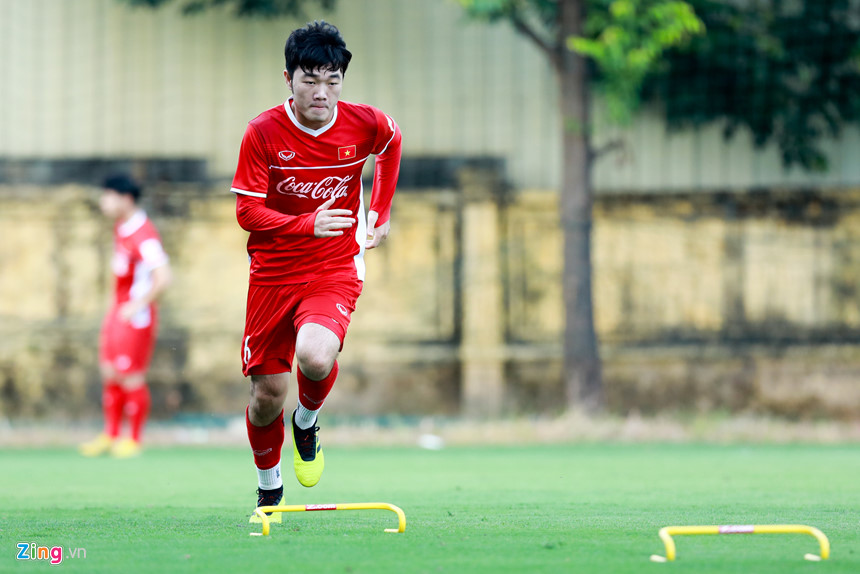 HLV Park Hang-seo cho ĐT Việt Nam thực hiện các bài tập lạ