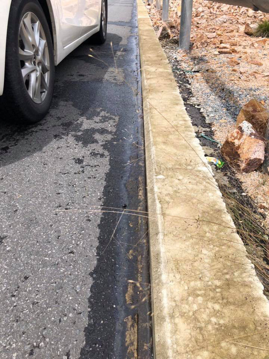 Phát hiện vệt dầu loang bất thường trên đường cao tốc Đà Nẵng – Quảng Ngãi Phát hiện vệt dầu loang bất thường trên đường cao tốc Đà Nẵng – Quảng Ngãi