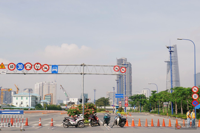 Các tuyến đường về trung tâm Sài Gòn tê liệt từ sáng đến trưa vì hầm Thủ Thiêm bị phong toả