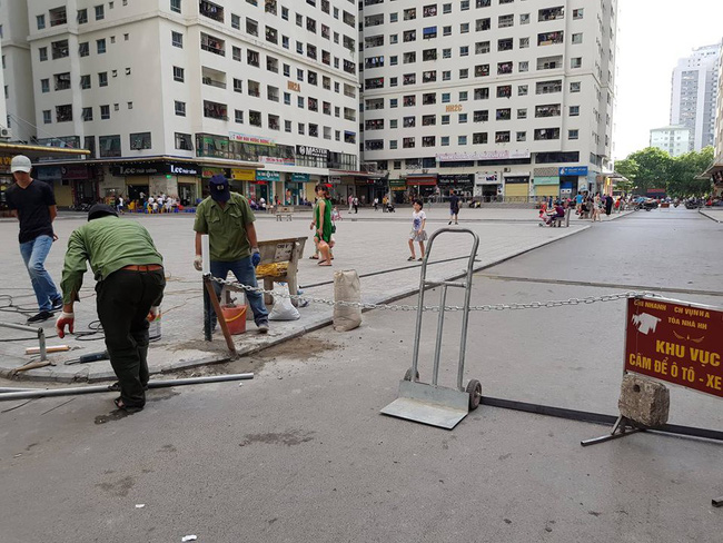 Hà Nội: Cư dân HH Linh Đàm sôi sục sau vụ tai nạn do xuất hiện dây xích chắn ngang đường