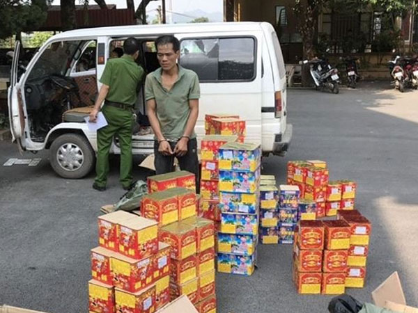 Kẻ chở pháo lậu, ma túy... cắn công an để thoát thân