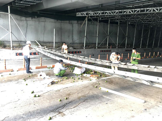 Tìm ra chủ xe tải gây sập giàn giáo trước hầm Thủ Thiêm