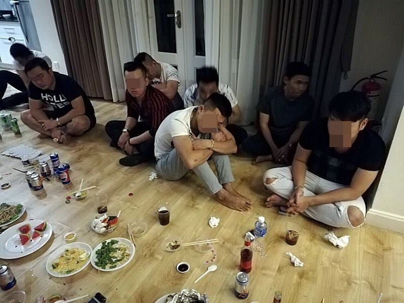Bắt quả tang bà bầu cùng gần 30 nam thanh nữ tú sử dụng ma túy tập thể trong căn biệt thự ven biển