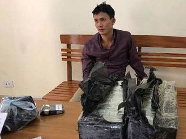 Kiểm tra xe ôtô, phát hiện 30 bánh heroin vận chuyển vào TP HCM